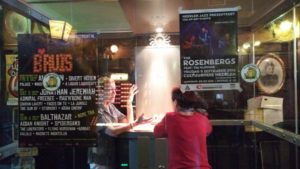 Muziek Café de Tapperij cigizősarka, Heerlen, Hollandia - Kocsmaturista