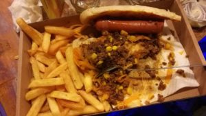 Gyöngyös kocsmái - Kocsmaturista - Csilis babos hot-dog a Mooby'sban