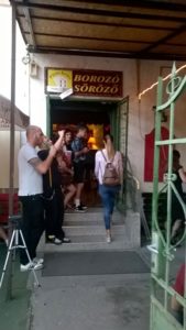 Piros Hetes Söröző, Borozó bejárat - Kocsmaturista