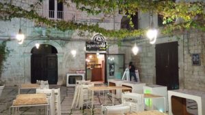 Molfetta kocsmái és városi legendái - A Supersantos készül az estére - Kocsmaturista