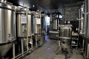 A Zip's Brewhouse Restaurant látvány-sörfőzdéje belülről, Miskolc - Kocsmaturista