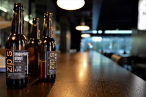 Zip's Brewhouse Restaurant, Miskolc - zip's sörösüvegek