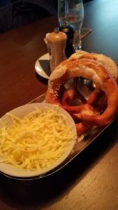 Zip's Brewhouse Restaurant, Miskolc - Sörkorcsolya: perec belga vajjal