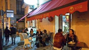 A Central Bar terasza Brindisiben - Kocsamturista