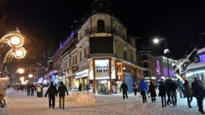 Zakopane - A város éjjel - Kocsmaturista