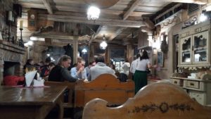 Zakopane - Karczma Po Zboju belülről - Kocsmaturista