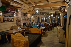 Zakopane - Karczma Po Zboju vendégtér - Kocsmaturista