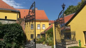 Pécs kocsmái - Zirci ciszterci szálláshely - Kocsmaturista
