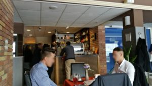Salgótarján kocsmái és a 4 Birtok - a Hello Café a pult körül - Kocsmaturista