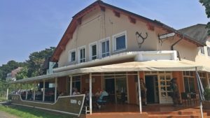 Aranypart Camping - Siófok-Sazbadifürdő - Fregatt kívülről - Kocsmaturista