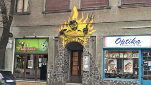 Nyitra kocsmái - Devils Pub kívülről - Kocsmaturista