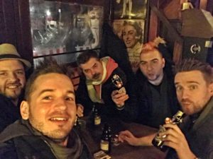 Berlini kocsmatúra - Az utolsó közös állomáson a többiekkel - Kocsmaturista