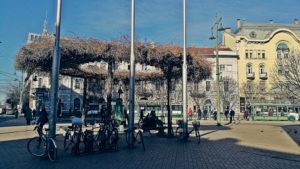Szegedi kocsmák - Széchényi tér széle az Anna kútnál - Kocsmaturista
