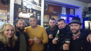 Zip's és Jameson Kocsmatúra "Bakancsban és Tűsarkúban - Kocsmaturista - Déryné csoportkép