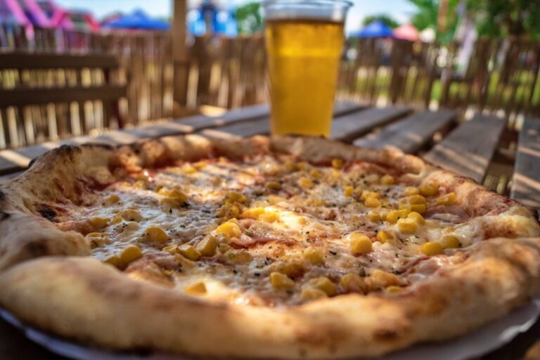 Weekend Pizza és Borsodi sör - A Plázs - Nyékládháza - Borsod (vár)megye - Kocsmaturista